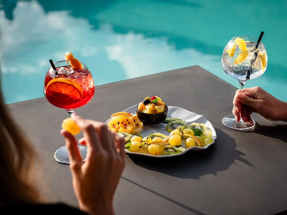 aperitivo in piscina